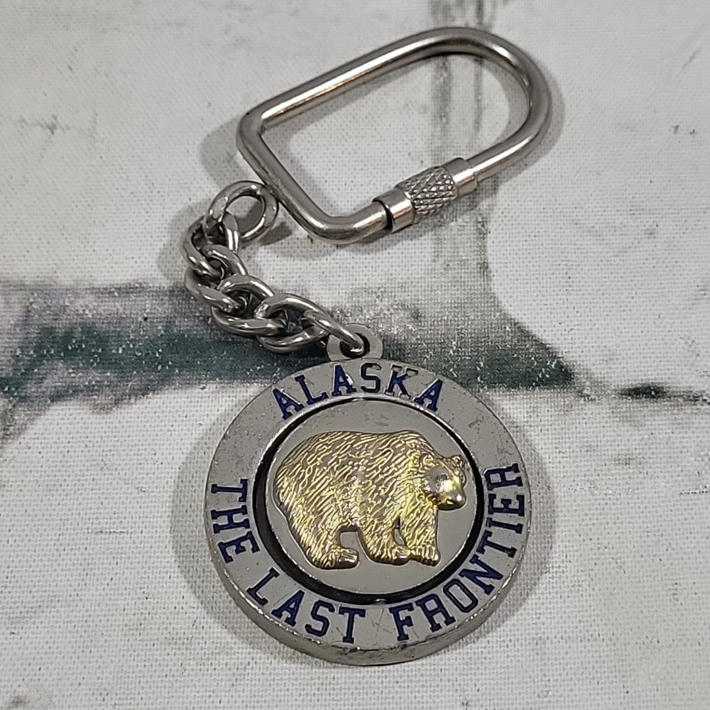 Alaska The Last Frontier 49th State Metal Spinner Keychain With Grizzly Bear